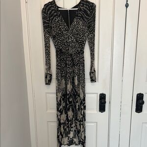 Elegant Black and Gray Patterned Dress